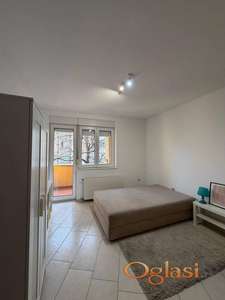 PAMETAN IZBOR NA TOP LOKACIJI! Garsonjera bez ulaganja, odmah useljiva!